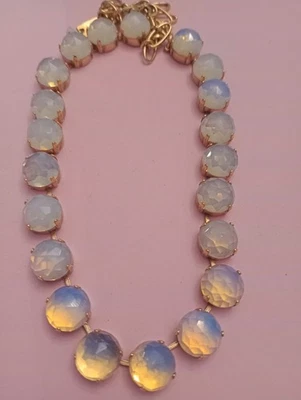 Hermoso collar de cristal Mariana piedras de corte detallado Foto 1 de 4