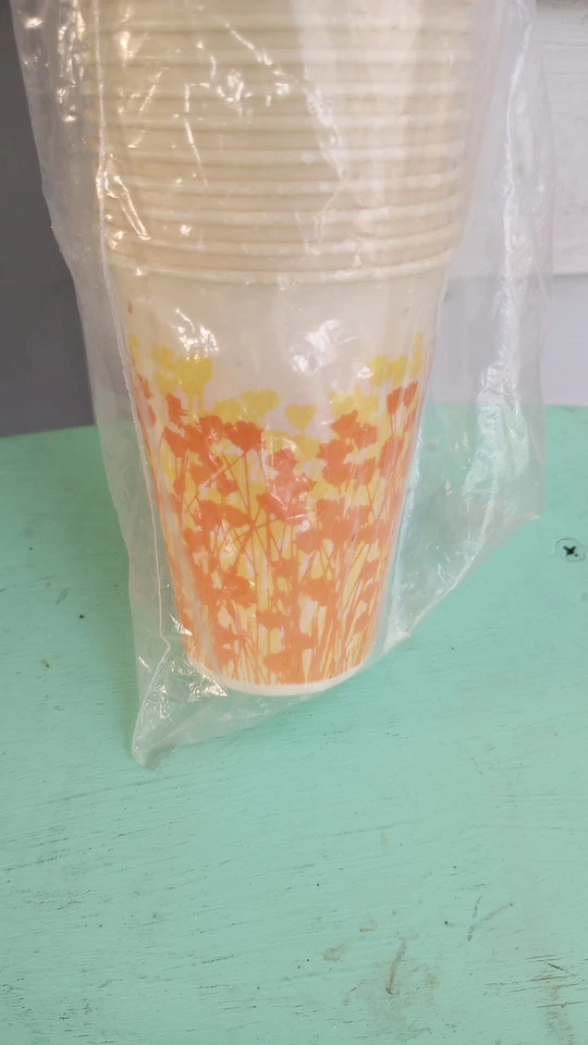 Tazas de papel de cera de flores amarillas naranjas florales manga rara de colección 100 7 oz. Foto 1 de 4