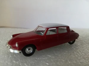 Busch 48001 Citroen DS 19, rot/weiß, 1:87, höhenverstellbar, Fehlteil - Bild 1 von 6
