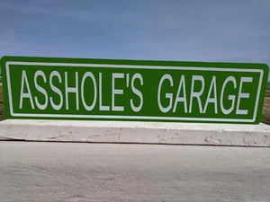 Cartel personalizado de metal callejero ""A$$HOLE'S GARAGE"" coche garaje hombre cueva 41068 - Imagen 1 de 1