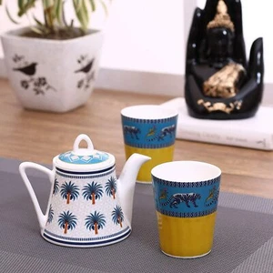 Fine Ceramic 1 KETTLE 2 MUGS can be Gifted to Loved Ones - Picture 1 of 2