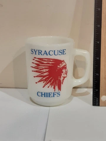 VINTAGE SYRACUSE CHIEFS MINOR LEAGUE BASEBALL IL ANCHOR HOCKING MILK GLASS Cover