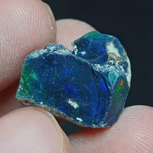 Ópalo negro ahumado etíope de 8,50 quilates áspero - piedra preciosa suelta de fuego azul profundo y verde - Imagen 1 de 5
