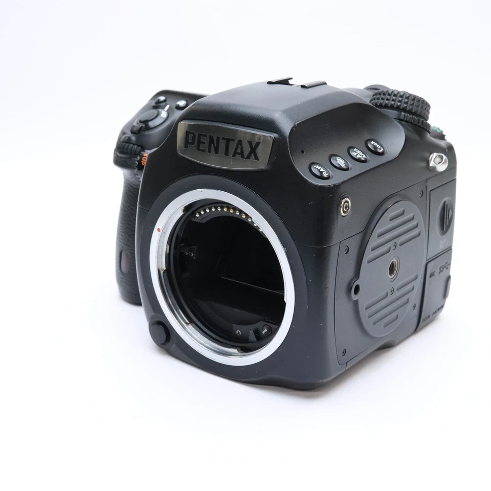 Pentax 645Z Medium Format DSLR Camera Body #203 - Image 1 of 4