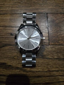 Pre-owned Michael Kors Runway MK3178 Wrist Watch for Women Needs Battery - Picture 1 of 2
