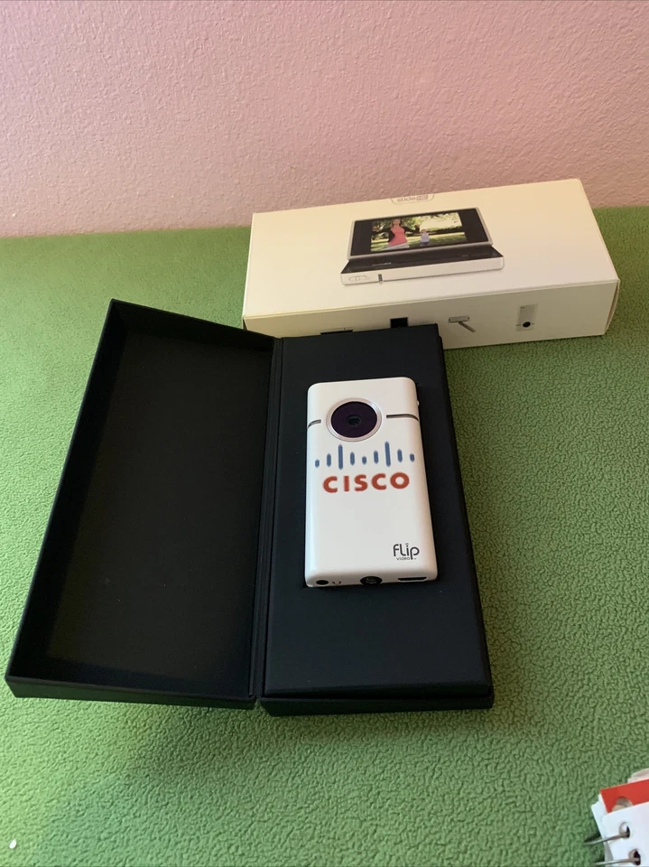 CISCO FLIP VIDEO SLIDE HD S1240 pz  *FREE SHIPPING * - Image 1 of 4