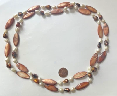 COLAR DE PÉROLAS DE ÁGUA DOCE E CONCHA COM NÓS 46 "PRONTO PARA USAR ABAIXO DO ATACADO - Imagem 1 de 3