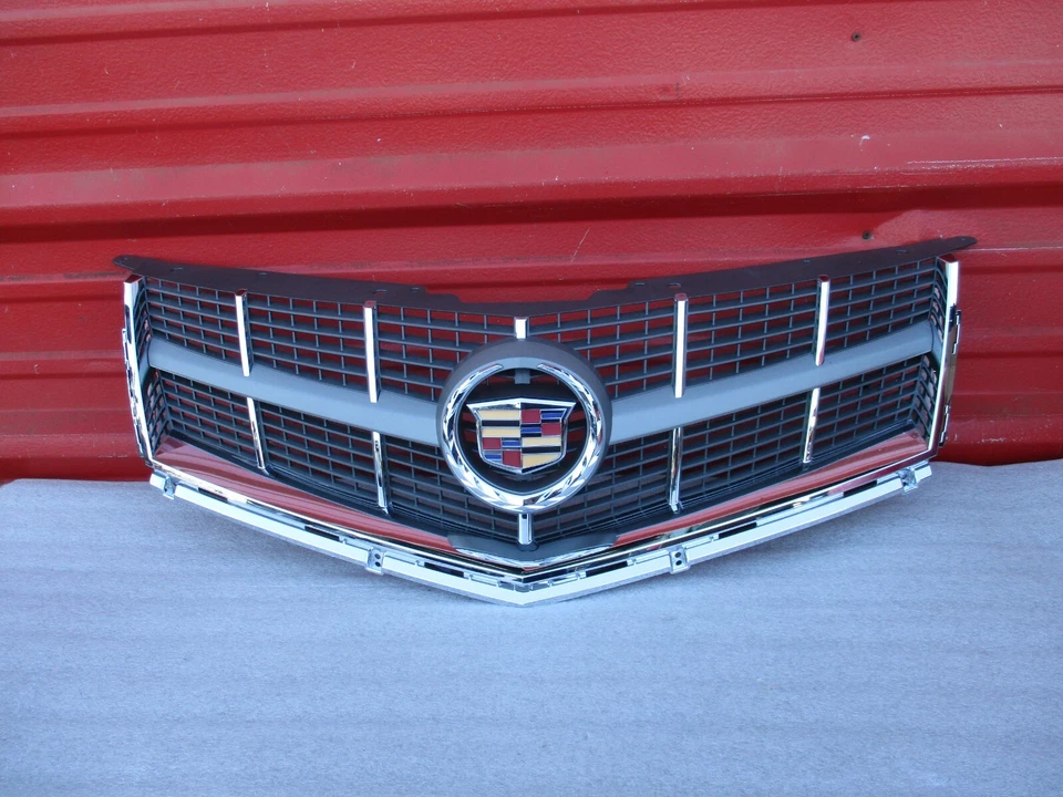 2012 Cadillac SRX OEM GM Front Chrome Grille Grill W/ Emblem 2010 2011 oem 10 11 - Image 1 of 4
