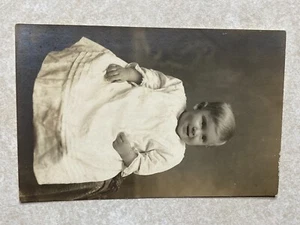i 1689 Postcard Photo of a Smiling Toddler - Picture 1 of 2