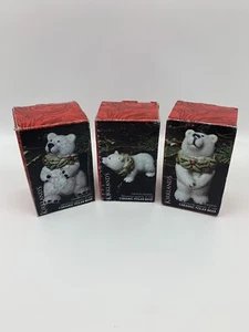 KONVOLUT (3) GLASIERTE KERAMIK URLAUB EISBÄREN 5" FIGUREN KIRKLAND - Bild 1 von 24
