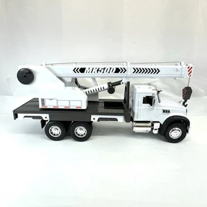 New Ray 1/18 Mack Granite Truck w/Extendable Crane MK500 - Picture 1 of 8