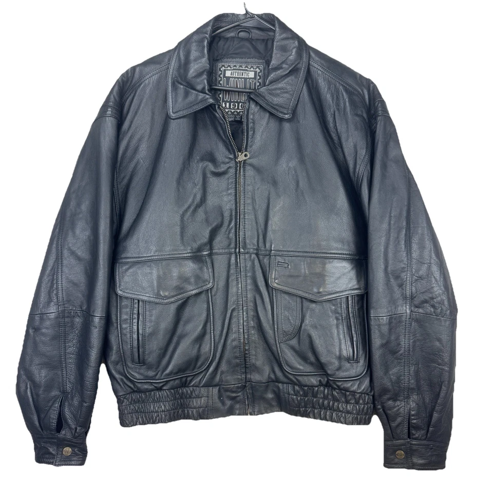 Jaqueta Bombardeiro Masculina Vintage WINLIT 1969 Couro Preto Anos L -90 Casaco de Voo Aviador - Imagem 1 de 4