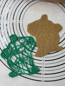 Hulk Cookie Cutter & Mold 6-Inch-Scale Produced by 3D Kitchen Art - Picture 1 of 8