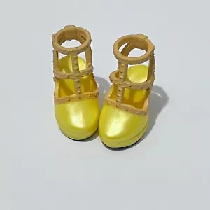 Rainbow High Doll Sheryl Meyer Original yellow shoes heels - New - Picture 1 of 2