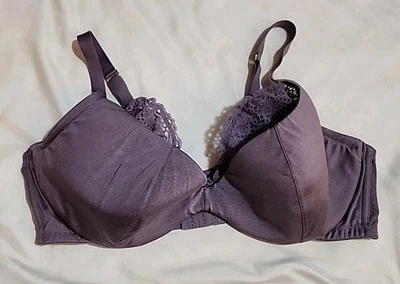 Sujetador Balconette Cacique Ligeramente Forrado 44DDD Púrpura Polvoriento Capas Satén y Encaje  Foto 1 de 4