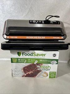 FoodSaver FM5200 2-in-1 Automatic Vacuum Sealer Machine With Rolls & Bags GREAT - Picture 1 of 7