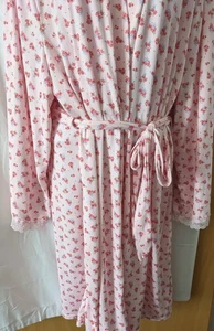 Dressing Gown MIS/ UK 14/EU 40 Polyester / Elastane Pink Rosebuds Wrap Style Tie - Picture 1 of 2