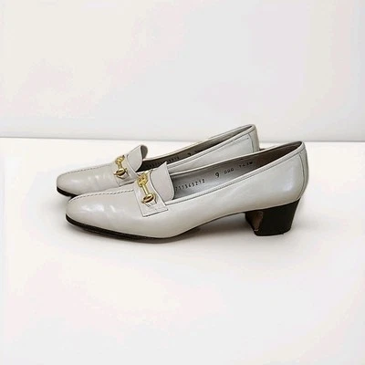 Mocasines Salvatore Ferragamo de cuero beige 9 AAA Gold Bit Italia Saks de colección Foto 1 de 4