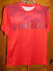 Nike Shirt Ragazzo Rosso Manica Corta Dri-fit Shirt Taglia XL* - Foto 1 di 9