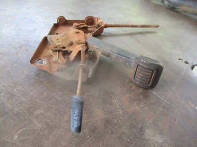 74-80 DODGE D150 RAMCHARGER TRAILDUSTER ПЕДАЛЬ СТОЯНОЧНОГО ТОРМОЗА С РУЧКОЙ ВЫПУСКА - Изображение 1 из 4