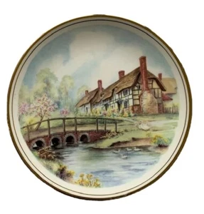 COTTAGES OF RURAL ENGLAND LANGLEY ON THE WATER COLLECTORS PLATE (379) - Picture 1 of 4