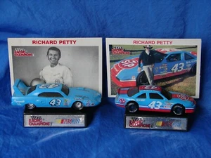 Racing Champions RICHARD PETTY 2 coches de carreras con tarjetas y soportes de colección 1991 Superbird  - Imagen 1 de 7