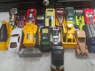19 Hot Wheels And Matchbox Die Casts And 2 Extra Plastic Racing Cars 1974-2006 - Image 1 of 4