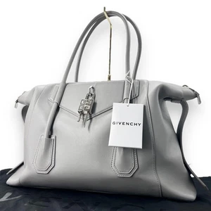 Borsa a tracolla originale GIVENCHY Antigona Rock media in pelle grigia buone condizioni - Foto 1 di 14