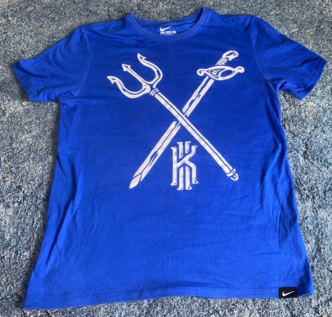 Mens Vintage Nike Kyrie Irving Athletic Cut T-shirt. Medium & Blue. Basketball Cover