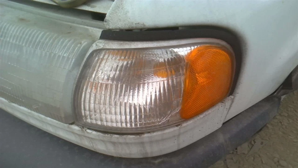 司机转角/公园灯公园灯转向信号适用于 98-00 MAZDA B-2500 30631479 — 第 1/4 张图片