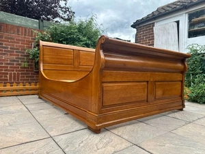 Gorgeous & Robust Waring & Gillow Sleigh Oak Double Bed Frame - Great Condition - Picture 1 of 24