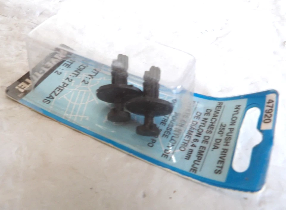 (2) Parachoques remaches de empuje Dorman 47920 Chrysler Dodge Eagle Town & Country Foto 1 de 1