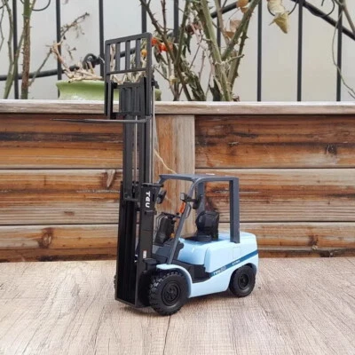 1/20 Scale TEU 30 Forklift Truck Diecast Model Toy Collection Gift NIB - Image 1 of 4