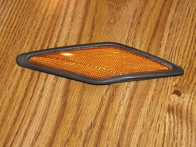 02-03 MITSUBISHI MONTERO MARCADOR LATERAL REFLECTOR DERECHO OEM PASAJERO Foto 1 de 2