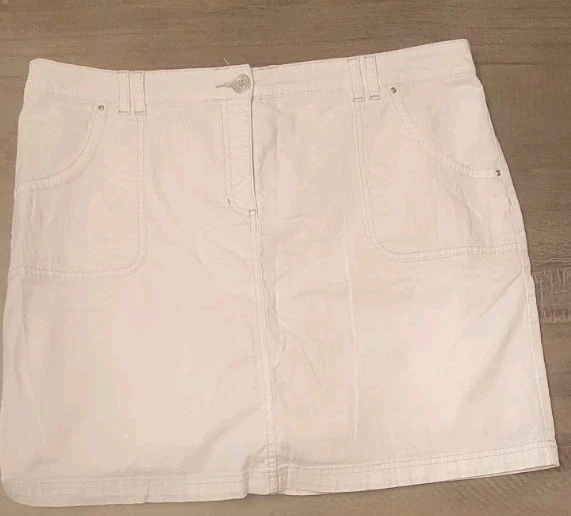 Karen Scott Short Womens Size 14 White Pockets Stretch New - Image 1 of 4