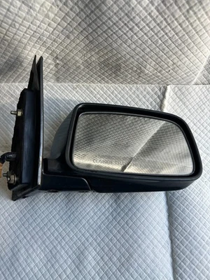 2002-07 MITSUBISHI LANCER RIGHT PASSENGER S VIEW DOOR MIRROR E13 010496 OEM (85) - Image 1 of 4