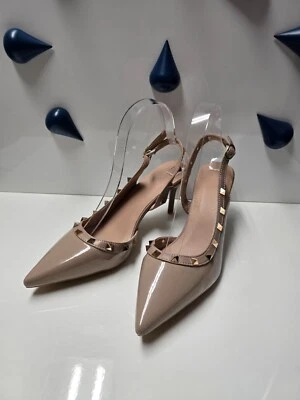 Tacones Stilletto con punta para mujer detalles metálicos honda trasera US8 Foto 1 de 4