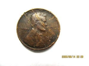 1946S LINCOLN WHEAT PENNY-ERROR (L)IN LIBERTY IN EDGE.IN GOD WE TRUST IS IN EDGE - Picture 1 of 2