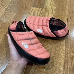 North Face Shoes Thermoball Traction Mule Woman Sz 6 Red Puffer Shoes - Picture 1 of 8