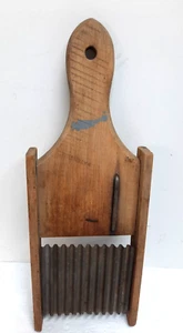 Mandolina vegetal madera vintage cortadora de metal corrugado primitiva 4,5"x12" - Imagen 1 de 6