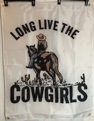 Nuevo Tapiz "Long Live The Cowgirls" 4 Ojales 3’x4’ Poliéster Bandera Foto 1 de 3