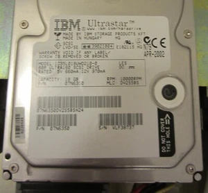 (2) IBM 18GB Internal 10000RPM 3.5" 07N6350 HDD in external SCSI II case - Afbeelding 1 van 12