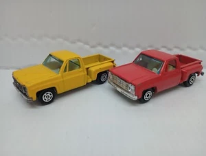 Camionnette vintage Yatming Chevy Stepside rouge et jaune fabriquée à Hong Kong - Photo 1/11