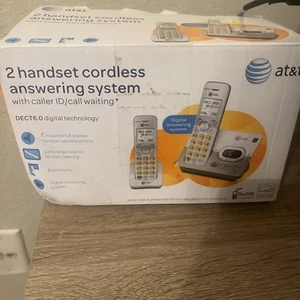 AT&T EL52203 2 słuchawki telefony bezprzewodowy system odbierania z identyfikatorem dzwoniącego - Zdjęcie 1 z 13