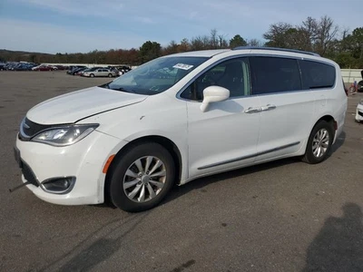 Used Rear Bumper Assembly Rear fits: 2018 Chrysler Pacifica w/o automatic park w Foto 1 de 4