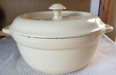 CREAM  ENAMEL CAST IRON 2 HANDLE LIDDED COOKING POT 24cm - Image 1 of 4