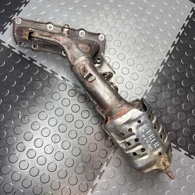 Colector de escape izquierdo conductor HYUNDAI GENESIS 2012-2014 3,8 L GDI 285103CFG0 Foto 1 de 4