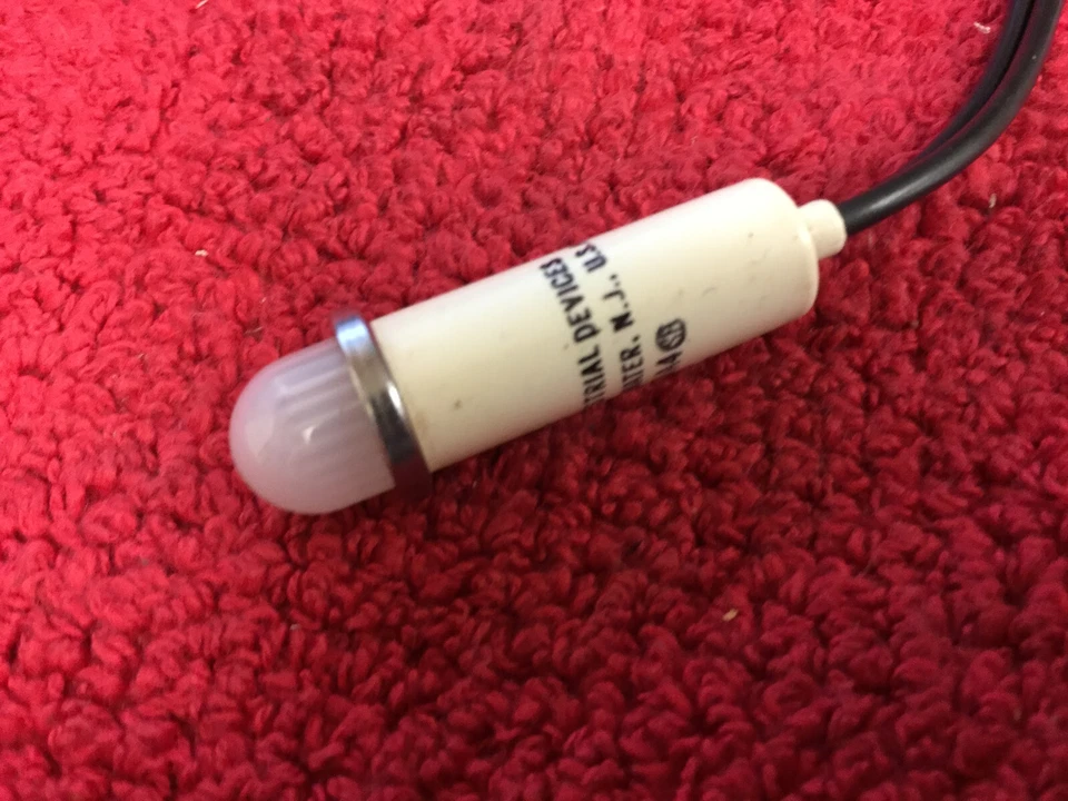 ПРОМЫШЛЕННЫЕ УСТРОЙСТВА 1010A4 БЕЛАЯ ИНДИКАЦИОННАЯ ЛАМПА - Изображение 1 из 1