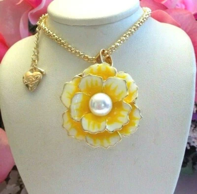 BETSEY JOHNSON PRETTY 水晶珍珠和珐琅珍珠吊坠项链/胸针 — 第 1/4 张图片