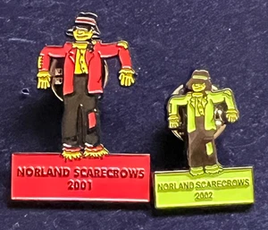 PAIR NORLAND SCARECROWS 2001 (RED) & 2002 (GREEN) WEST YORKSHIRE PIN BADGES - Picture 1 of 5